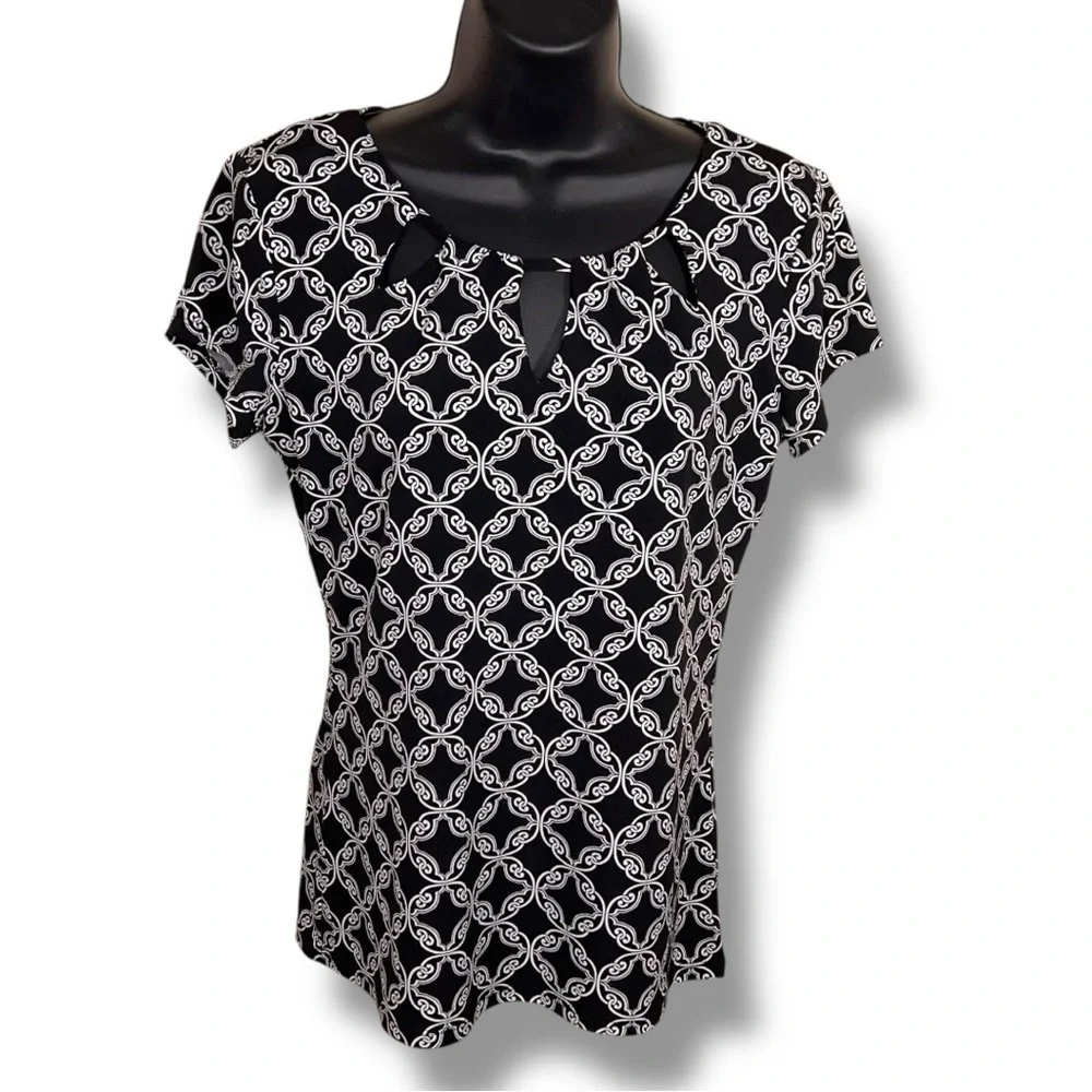 XS White House Black Market Short Sleeve Blouse Stretch Geometric Print